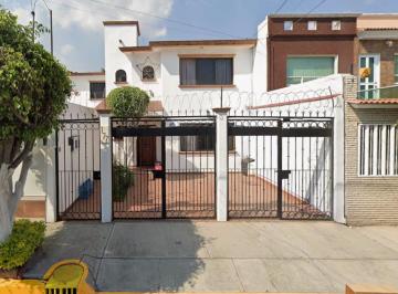 Casa de 3 habitaciones, Nezahualcóyotl · Venta de Casa en Valle de Las Casascol. Valle de Aragón 1ª Secc. Nezahualcóyotl C. P. 57100 | Edoméx