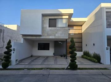 Casa · 4 Recámaras · 2 Estacionamientos · Casa en Venta en San Angel II
