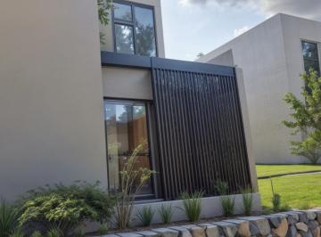 Casa · 104m² · 2 Recámaras · 2 Estacionamientos · Casa en Venta en Juriquilla, Hermosa! Gran Ubicación, Calidad de Vida!