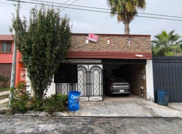 Casa · 174m² · 3 Recámaras · 1 Estacionamiento · Casa en del Paseo Residencial