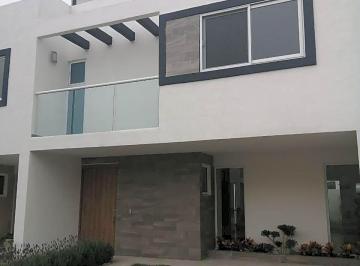 Casa · 163m² · 3 Recámaras · 2 Estacionamientos · Amplia Casa en Venta en Cluster Ibiza
