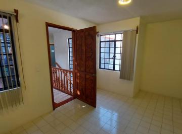 Casa · 207m² · 4 Recámaras · 3 Estacionamientos · Casa Amplia en Tepepan con 4 Rec,3 Estac,3 y 1/2 Baño y Terraza