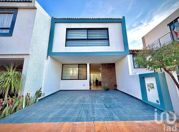Casa · 166m² · 3 Recámaras · 2 Estacionamientos · Casa en Venta en Pedregal de Schoenstatt, Corregidora, Queretaro