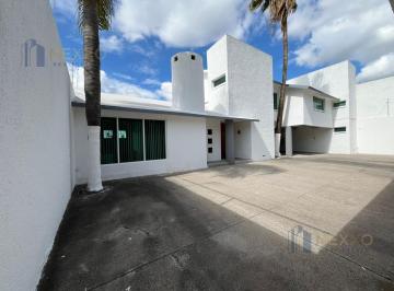 Casa · 403m² · 4 Recámaras · 7 Estacionamientos · Casa en Venta en Querétaro ¡Fraccionamiento Villa Sur! a Minutos del Centro de La Ciudad