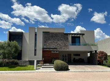 Casa de 4 habitaciones, Querétaro · Casa en Venta en El Campanario, Querétaro