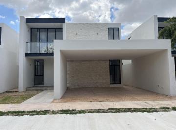 Casa en condominio · 314m² · 4 Recámaras · 2 Estacionamientos · Venta Residencia en Privada Cerca Plaza La Isla Mérida Yucatán