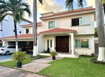 Casa · 600m² · 4 Recámaras · Bella Casa en Residencial Exclusivo Villa Magna