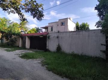 Casa · 173m² · 3 Recámaras · 4 Estacionamientos · Vendo Casa en por Av Colegios y Av Huayacan de 2 Rec y 1 Estudio con Amplio Terreno