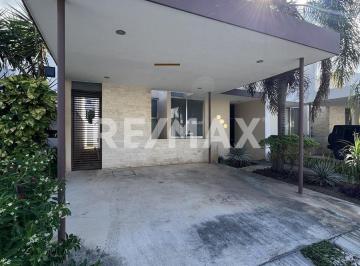 Casa · 205m² · 3 Recámaras · 2 Estacionamientos · Renta Casa Amueblada Aurea Residencial 4 Recámaras con Alberca en Mérida Yucatán - (4)
