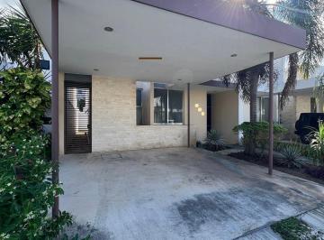 Casa · 205m² · 3 Recámaras · 2 Estacionamientos · Renta Casa Amueblada Aurea Residencial 4 Recámaras con Alberca en Mérida Yucatán - (4)