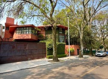 Casa · 800m² · 4 Recámaras · 4 Estacionamientos · Bellísima Casa en Venta Bosques de Las Lomas (Ubicación Inmejorable, Iluminación y Vistas Arboladas