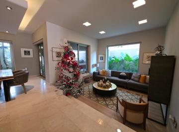 Casa · 395m² · 4 Recámaras · 4 Estacionamientos · Casa en Valle Real
