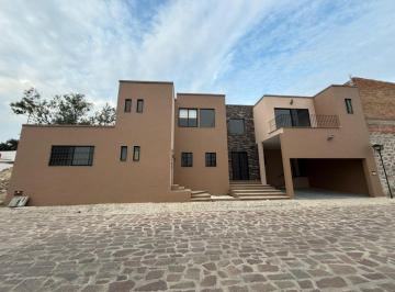 Casa de 6 habitaciones, San Miguel de Allende · Casa en Renta con Departamento Independiente