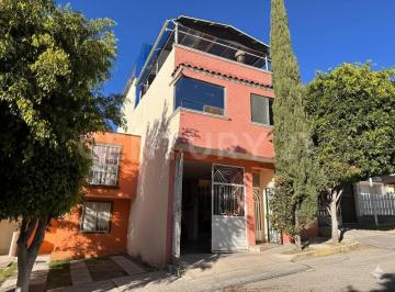 Casa · 157m² · 3 Recámaras · 1 Estacionamiento · Casa en Venta en Jardines de Santiago, Querétaro, Querétaro