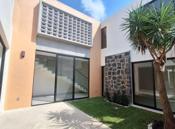Casa · 204m² · 4 Recámaras · 2 Estacionamientos · Casa Nueva en Lomas de Cortes, Cuernavaca