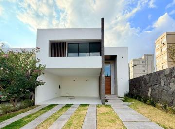 Casa de 4 habitaciones, León · Casa Nueva en Venta en La Campiña con 4 Recámaras