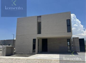 Casa · 340m² · 3 Recámaras · 3 Estacionamientos · Casa en Lomas del Campanario