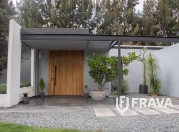 Casa de 3 habitaciones, Zapopan · Casa en Venta en Pinar de La Venta