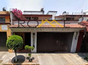 Casa de 4 habitaciones, Azcapotzalco · Casa en Azcapotzalco con Jardin de Recuperacion bancaria.¡Oportunidad!