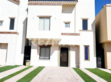 Casa · 153m² · 3 Recámaras · 2 Estacionamientos · Casa en Venta