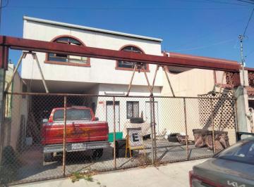 Casa uso de suelo de 1 habitación, San Nicolás de los Garza · Casa con Uso de Suelo en Venta en San Nicolas