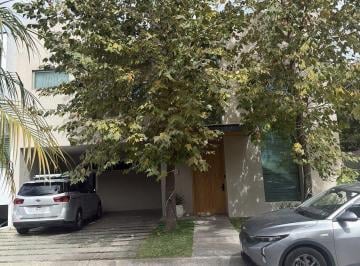 Casa de 4 habitaciones, Zapopan · Casa en Venta Valle Real