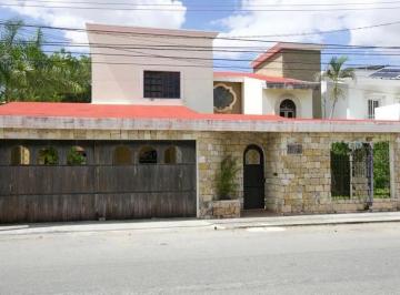 Casa de 4 habitaciones, Mérida · Casa en Venta en Fracc. Montecristo