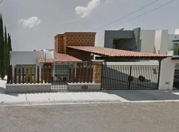 Casa de 3 habitaciones, Querétaro · Venta de Casa en Fraccionamiento Privada Juriquilla Querétaro