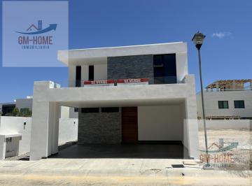 Casa · 245m² · 3 Recámaras · 2 Estacionamientos · Casa en Renta en Altabrisa