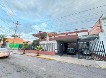 Casa de 7 habitaciones, Aguascalientes · Casa en Venta en Zona Centro de Aguascalientes, Barrio de San Marcos, en Esquina