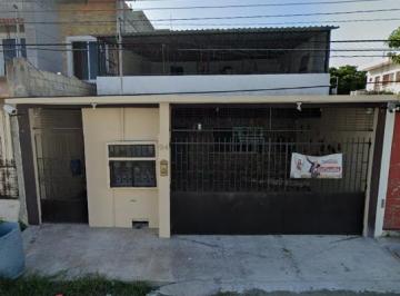 Casa de 6 habitaciones, Carmen · Casa en Venta en Calle 53,caleta, Ciudad del Carmen, Campeche