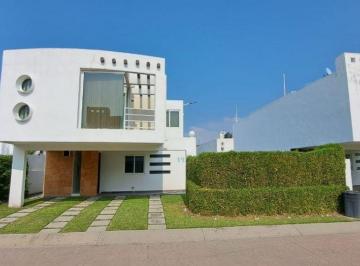 Casa de 3 habitaciones, Cuautla · Excelente Casa con Alberca Propia en Fraccionamiento