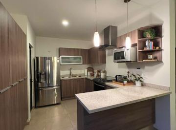Casa de 3 habitaciones, Zapopan · Casa en Venta en Santillana Coto 7 Zona Real