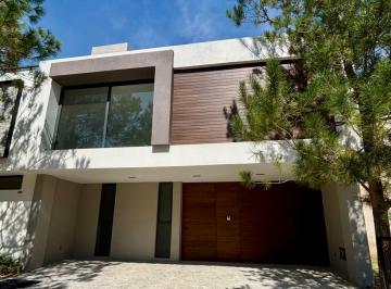 Casa en condominio de 3 habitaciones, Zapopan · Casa en Venta en Privanza