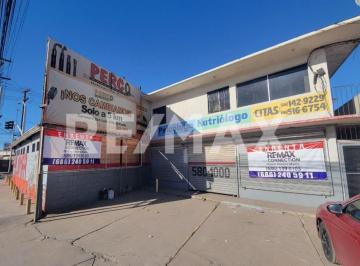 Local comercial · 132m² · 4 Estacionamientos · Local en Renta - (4)