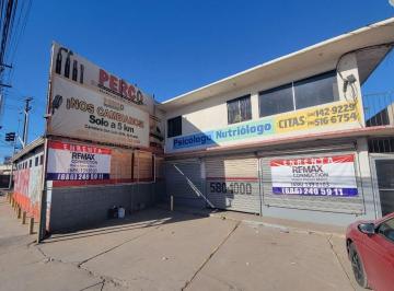 Local comercial · 132m² · 4 Estacionamientos · Local en Renta - (4)