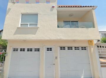 Casa de 4 habitaciones, Querétaro · Casa en Venta en Conquistadores, Queretaro
