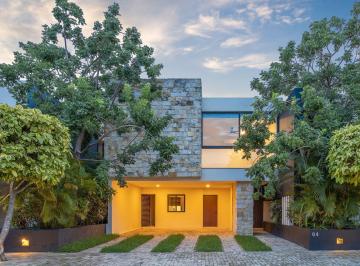 Casa en condominio · 261m² · 3 Recámaras · 4 Estacionamientos · Casa en Remodelada en Venta en Cabo Norte.