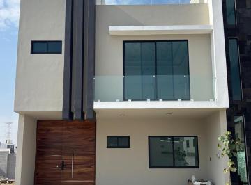 Casa · 198m² · 4 Recámaras · 2 Estacionamientos · Casa en Coto Castaño - Valle Imperial