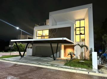 Casa · 452m² · 5 Recámaras · 9 Estacionamientos · Renta Casa 5 Rec. Via Cumbres Cancun