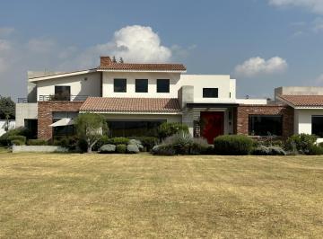 Casa · 921m² · 3 Recámaras · 15 Estacionamientos · Casa en Venta en Cacalomacan