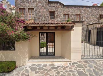 Casa de 5 habitaciones, San Miguel de Allende · Casa en Venta en C. de Los Virreyes, Col. Los Frailes, San Miguel de Allende, Guanajuato