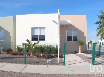 Casa · 71m² · 3 Recámaras · 1 Estacionamiento · Casa de 3 Recámaras en Venta en La Paz