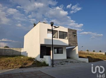 Casa · 205m² · 3 Recámaras · 2 Estacionamientos · Casa en Venta en El Marques Queretaro