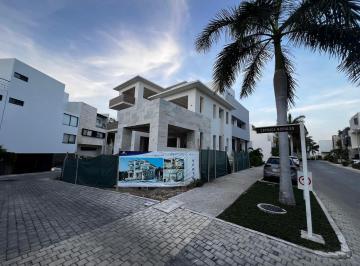 Casa · 561m² · 3 Recámaras · 4 Estacionamientos · Casa en Preventa Laguna I Puerto Cancun