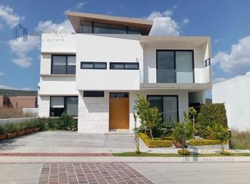 Casa · 390m² · 4 Recámaras · 2 Estacionamientos · Casa en Venta en Querétaro ¡Santa Bárbara de Mayorazgo, Casa Moderna de 4 Recamaras!