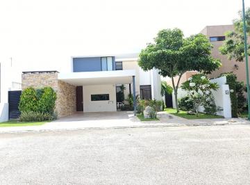 Casa · 325m² · 4 Recámaras · 4 Estacionamientos · Amplia Casa en Venta Merida La Rejoyada (Ivc - 2753)