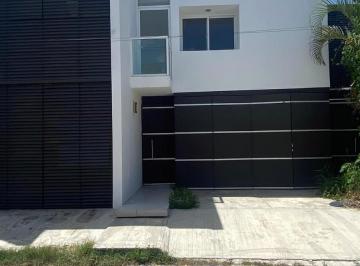 Casa · 273m² · 3 Recámaras · 2 Estacionamientos · Casa en Venta en Montebello