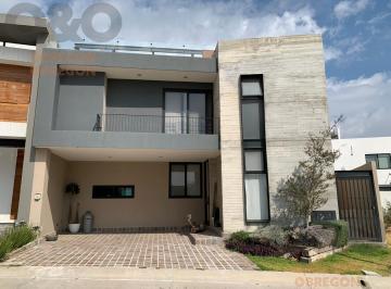 Casa · 354m² · 5 Recámaras · 2 Estacionamientos · Casa en Venta en Condominio Lomas IV, El Molino Residencial, León Gto