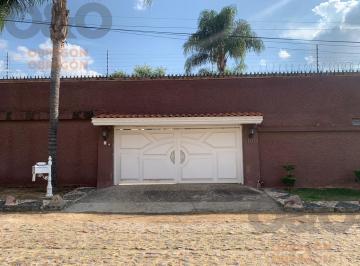 Casa · 650m² · 6 Recámaras · 12 Estacionamientos · Casa en Venta en Lomas de Comanjilla